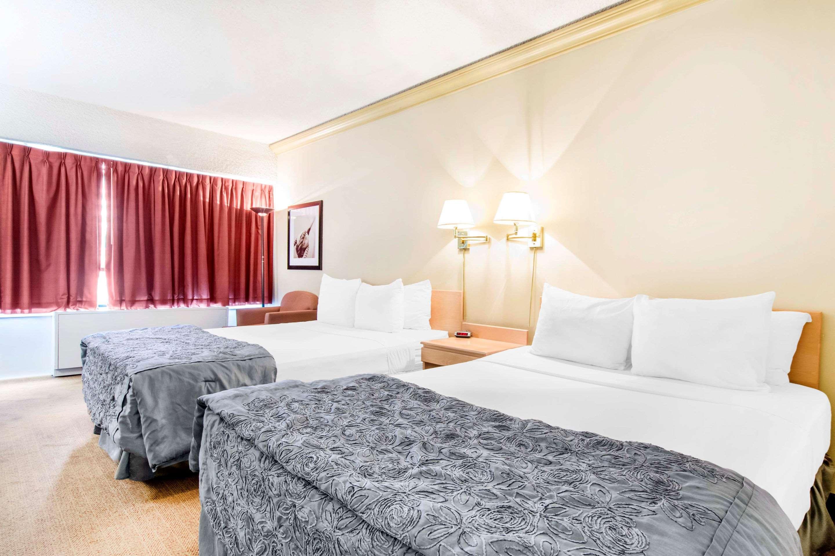 Travelodge By Wyndham Trois-Rivières Esterno foto