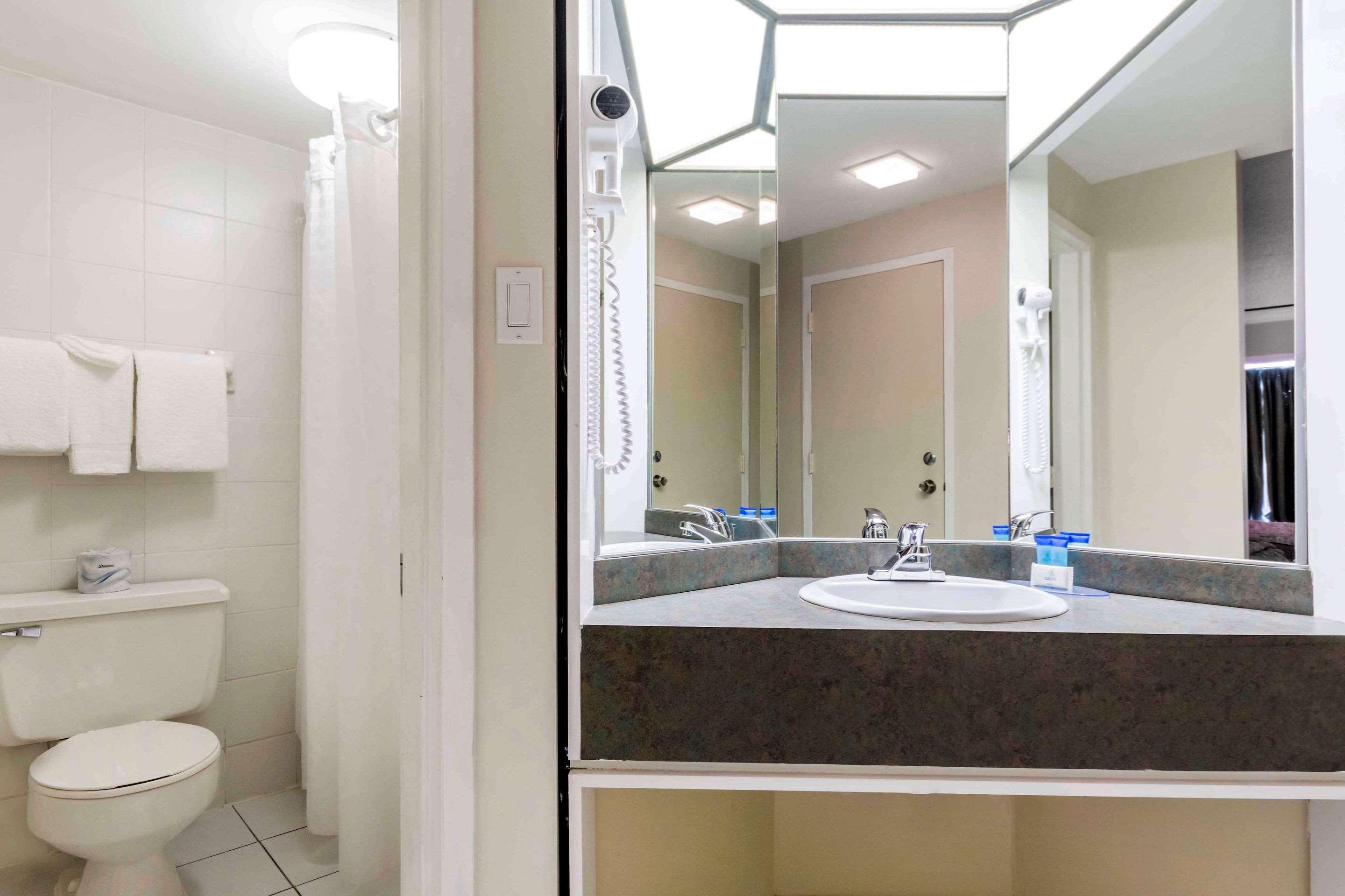 Travelodge By Wyndham Trois-Rivières Esterno foto