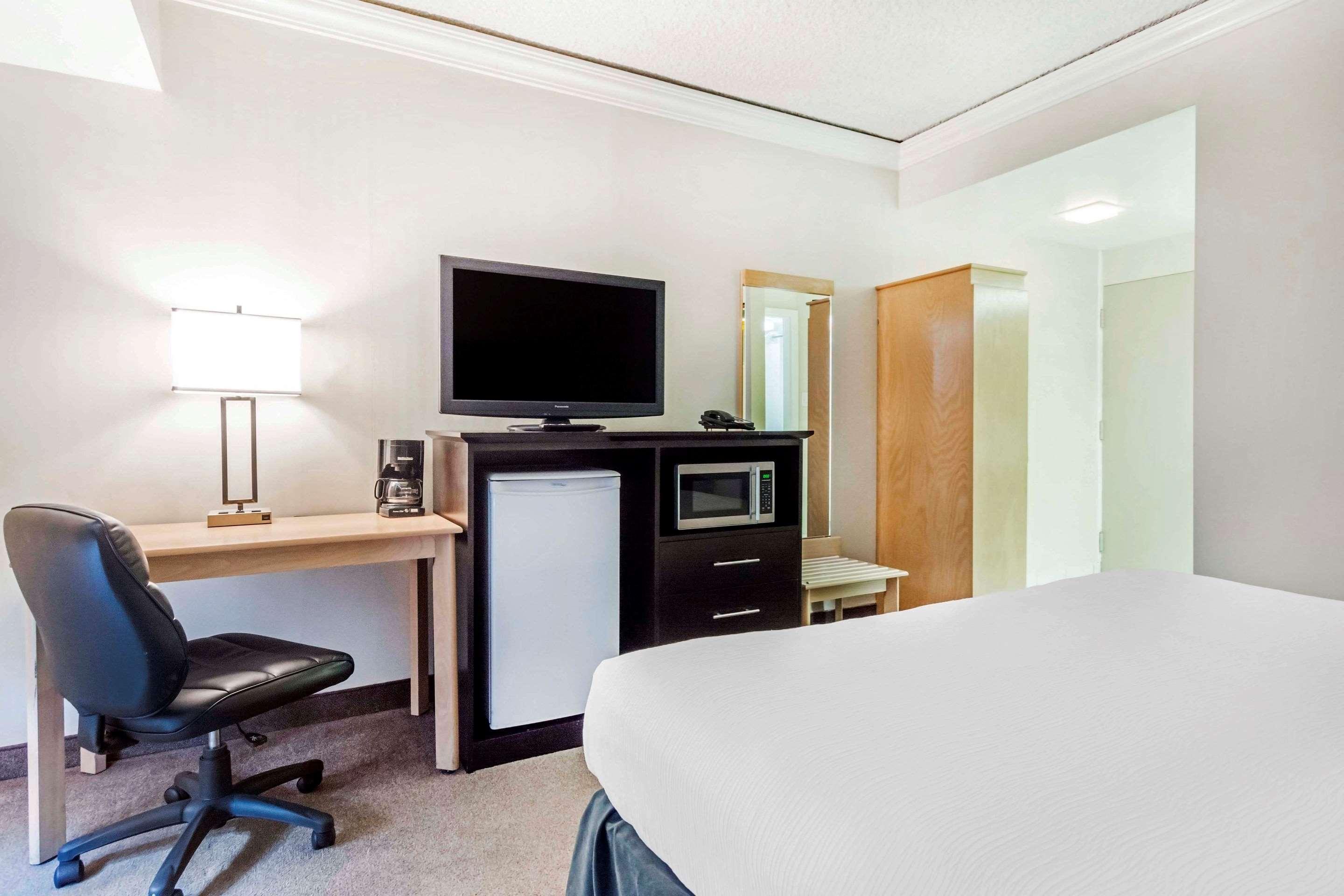 Travelodge By Wyndham Trois-Rivières Esterno foto