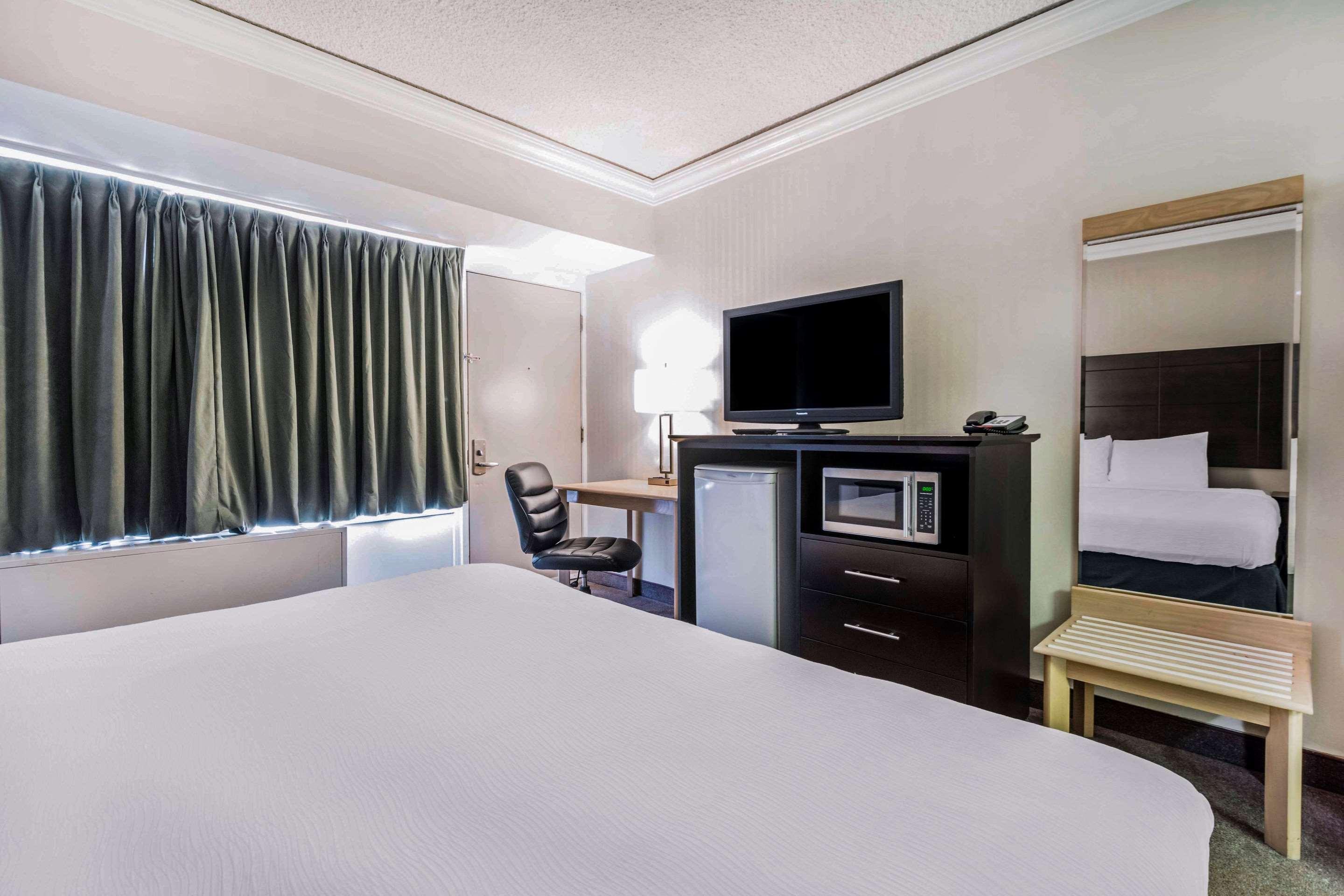 Travelodge By Wyndham Trois-Rivières Esterno foto